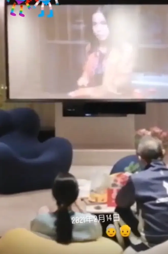 王石夫妇情人节大片释出，身材消瘦衣服靠夹子，田朴珺承认结婚当妈